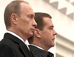 Медведев и Путин теряют популярность среди россиян