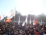 Беспрецедентная акция протеста в Екатеринбурге: пенсионеры на 3 часа перекрыли движение машин и трамваев в центре города (ФОТО)