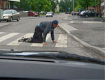 В Челябинской области водитель автомобиля случайно задавил пьяного мужчину, спящего на обочине