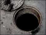 Южноуральский слесарь отравился канализационными газами