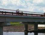 В Челябинске мост через реку Миасс строят без разрешения / А для отсыпки используют отходы производства