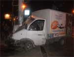 В Челябинске 19-летний водитель Газели  врезался в столб (ФОТО) / Есть пострадавшие