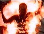 На Южном Урале женщина устроила акт самосожжения в двух шагах от здания мэрии / Несчастная облила себя бензином и подожгла на глазах прохожих На Южном Урале женщина устроила акт самосожжения в двух шагах от здания мэрии / Несчастная облила себя бензином и подожгла на глазах прохожих