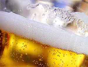 Пиво приравняли к алкоголю: челябинские власти считают, что это поможет покончить с распивочными во дворах