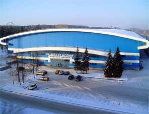 В Челябинске закрыт ледовый дворец "Уральская Молния" / Построенная наспех арена не выдержала удара из космоса