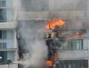  60 человек эвакуировали в Челябинске из загоревшегося общежития