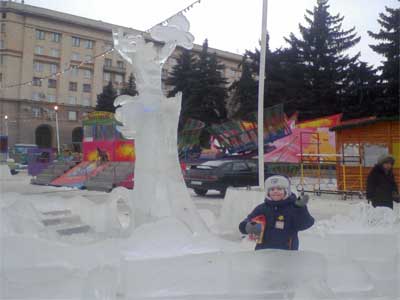 Новый Регион: На площади Революции в Челябинске поселились Георгий Победоносец и Соловей-Разбойник (ФОТО)