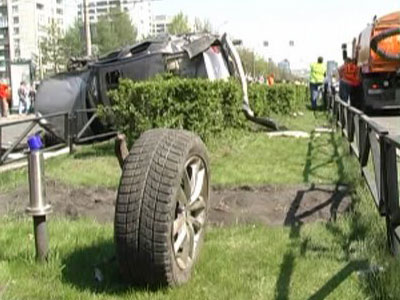 Авария в центре Челябинска: участники ехали на "фиолетовый" (ФОТО)
