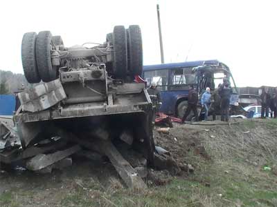 На Южном Урале КАМАЗ столкнулся с автобусом: есть пострадавшие (ФОТО)