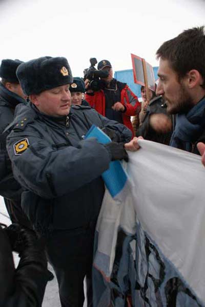 Новый Регион: В Петербурге разогнали &amp;#039;&amp;#039;Марш Согласных&amp;#039;&amp;#039;. Митингующие несли портреты Путина и плакаты &amp;#039;&amp;#039;Жить стало лучше, жить стало веселей!&amp;#039;&amp;#039; (ФОТО, ВИДЕО)